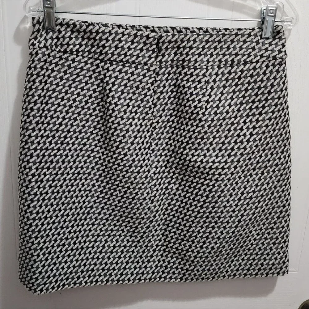 Loft Wlmen's A Line Mini Skirt Black White Tweed Houndstooth Casual Knit Size 6‎